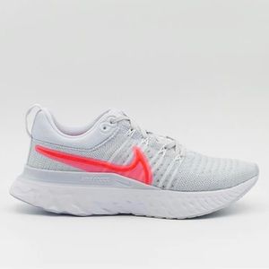 NWOT Women’s NIKE React Infinity Run Flyknit 2 Shoes in Pure Platinum, Size 8